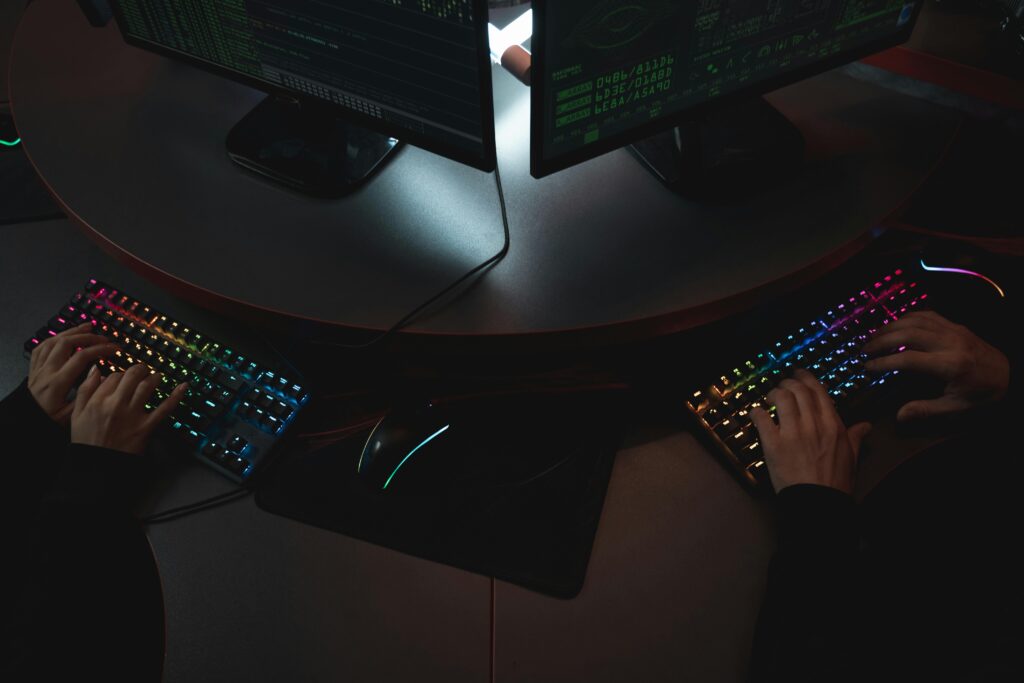 Descubren una nueva clase de estafador de IA: el 'Coyote Digital'