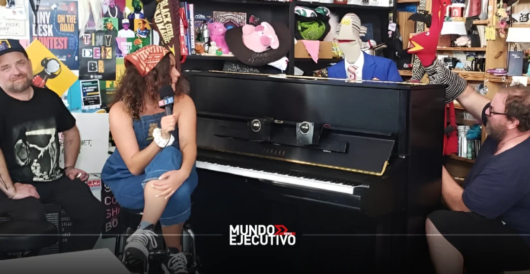 31 Minutos lleva su humor a Tiny Desk y toca tema migratorio